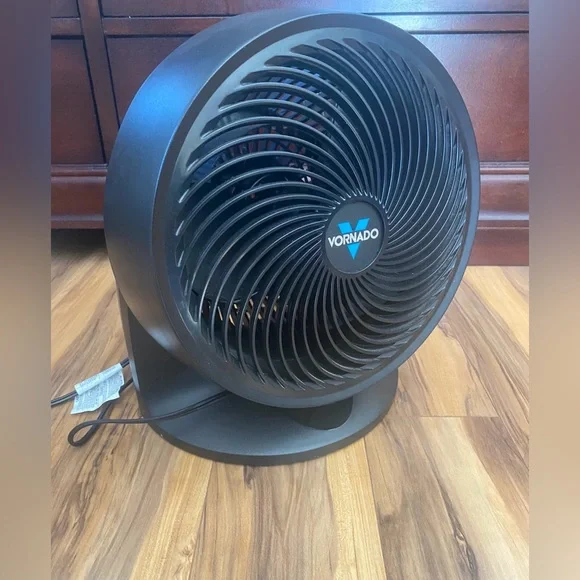 Vornado Whole Room Air Circulator Fan - Picture 4 of 4